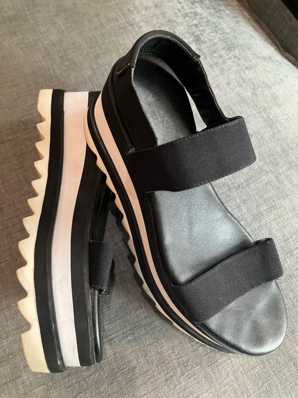 ALDO Womens Size 9 Black White Platform Sandals Strappy Flatform Lug Sole Y2K